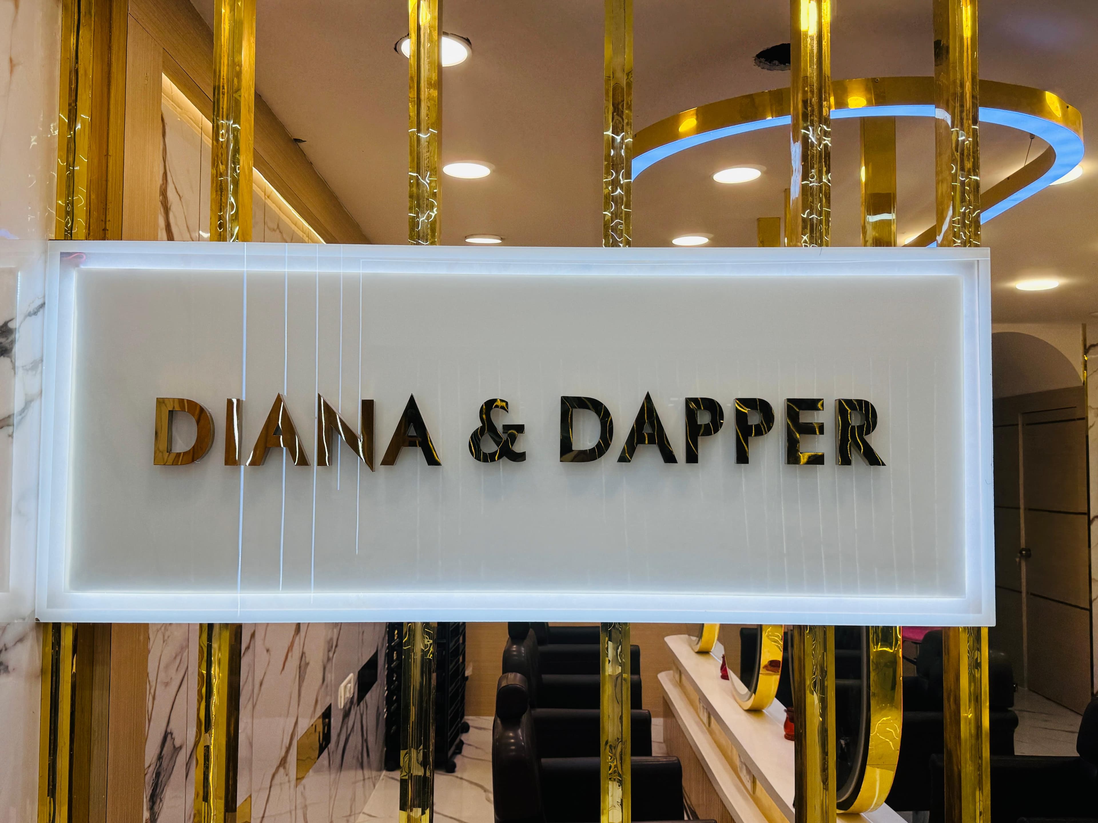 Sainikpuri salon: styling stations lit with arched mirrors and balloons on opening day