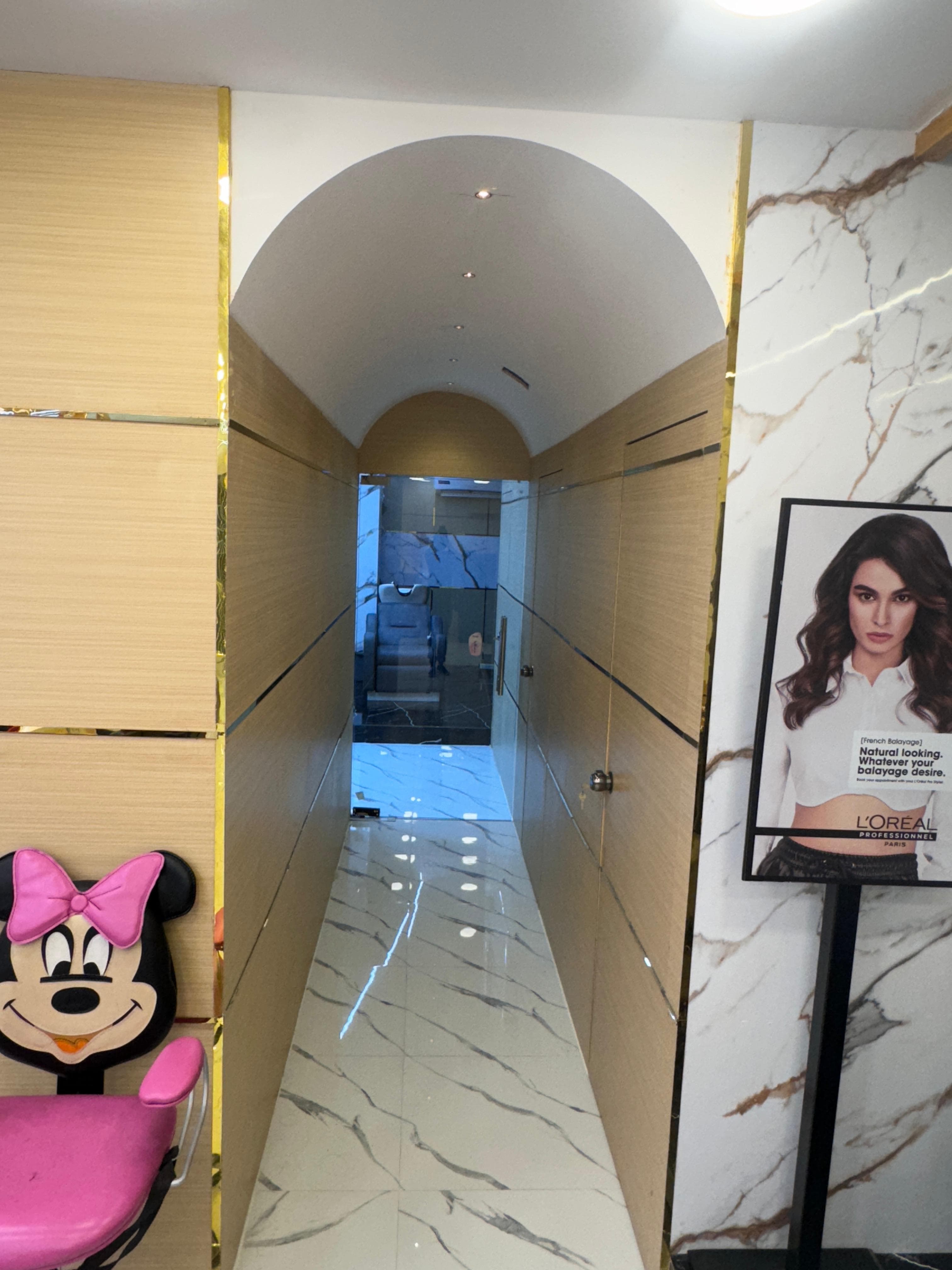 Sainikpuri salon: opening day with neon arched mirrors and welcome balloons