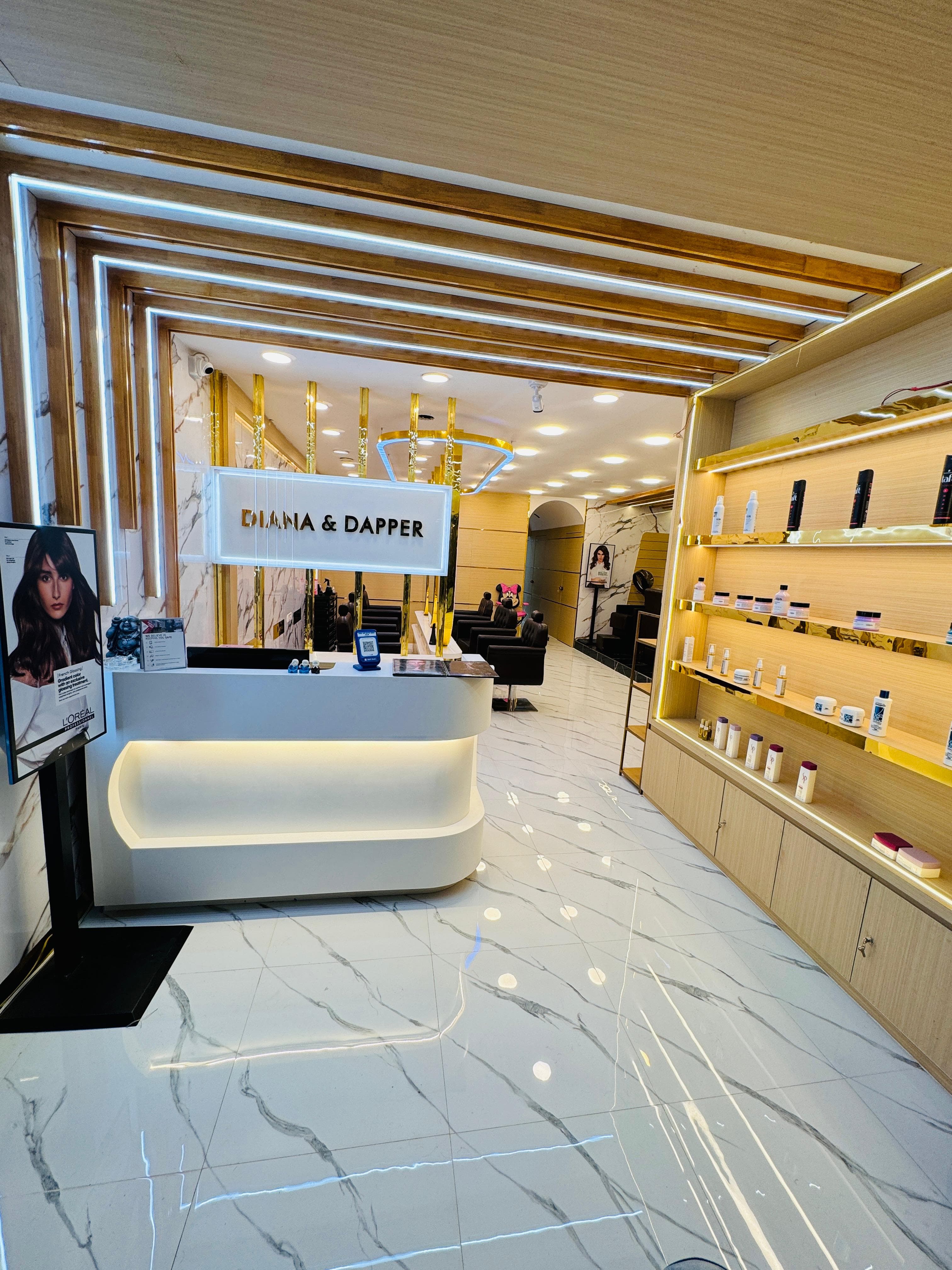 Sainikpuri salon: bright reception area with marble flooring